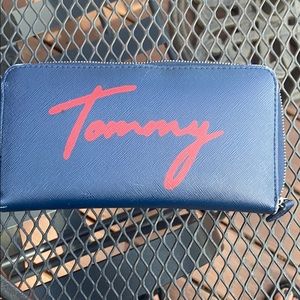 Tommy Hilfiger zip around large wallet